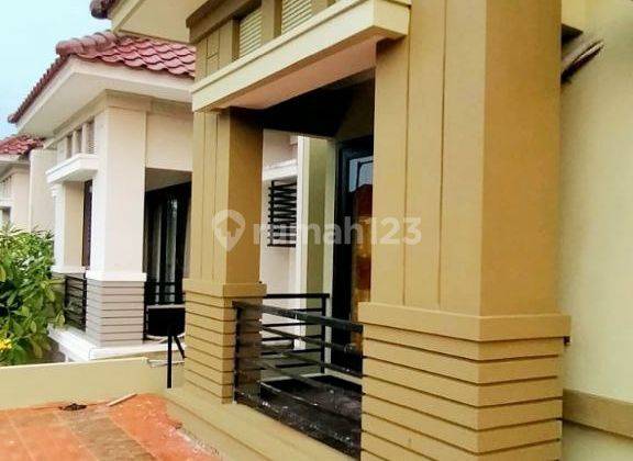 Nyaman Terawat Strategis Dijual Rumah 2 Lantai Bagus SHM di Central Park Ahmad Yani , Surabaya 2