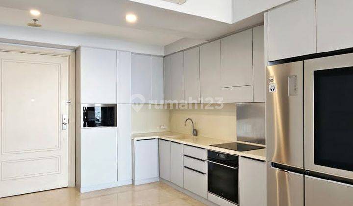 Mewah Apartement The Peak Tunjungan Plaza 5 2 BR Furnished Bagus 2