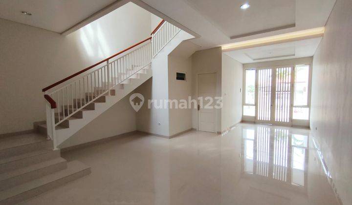 Murah Gress Rumah 2 Lantai Baru Unfurnished SHM di Manyar Tirtoyoso Selatan, Surabaya 2