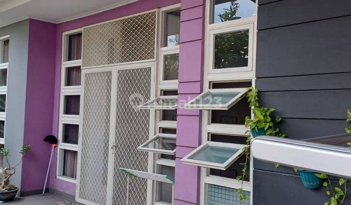 Nyaman Siap Huni di Jual Rumah 2 Lantai Bagus Semi Furnished di Dharma Indah Regency, Surabaya