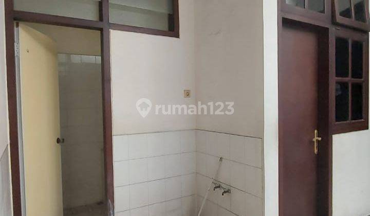 Murah Strategis Rumah 2 Lantai Bagus Semi Furnished di Margorejo Indah, Surabaya 2