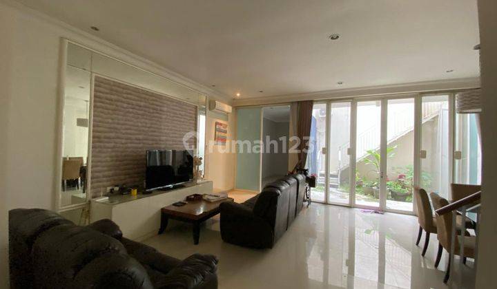 Dijual Rumah 2 Lantai Bagus Semi Furnished di The Mansion, Pakuwon Indah, Surabaya 2