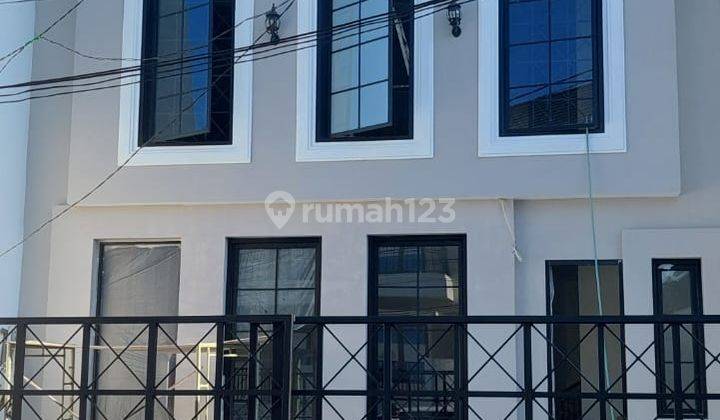 Murah Strategis Dijual Rumah 2 Lantai Baru di Baratajaya , Surabaya 1