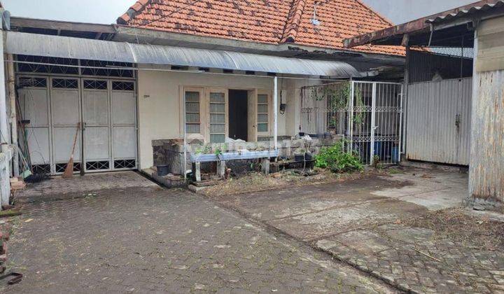 Rumah Kontrakan Bagus Unfurnished SHM di Raya Pandegiling, Surabaya 1