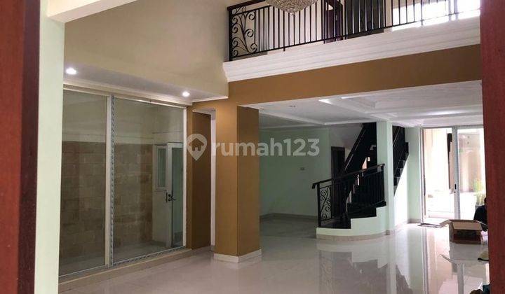 Murah Strategis Nyaman Di Jual Rumah 2 Lantai Bagus SHM di Dharmahusada Indah , Surabaya 1