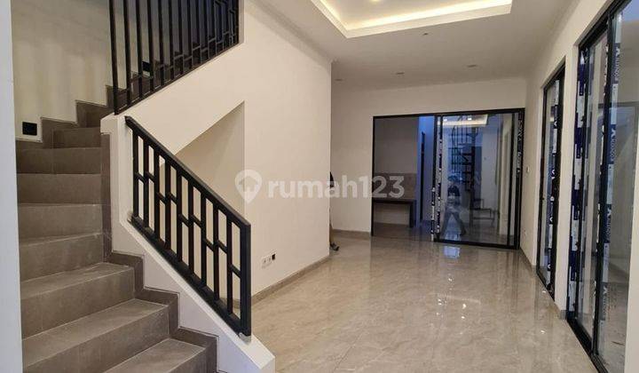 Murah Bagus Pasti Suka Di Jual Rumah 2 Lantai Baru di Darmo Permai Timur, Surabaya 2