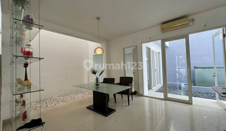 Murah Rumah 2 Lantai Bagus Semi Furnished di San Antonio Cluster , Surabaya 2