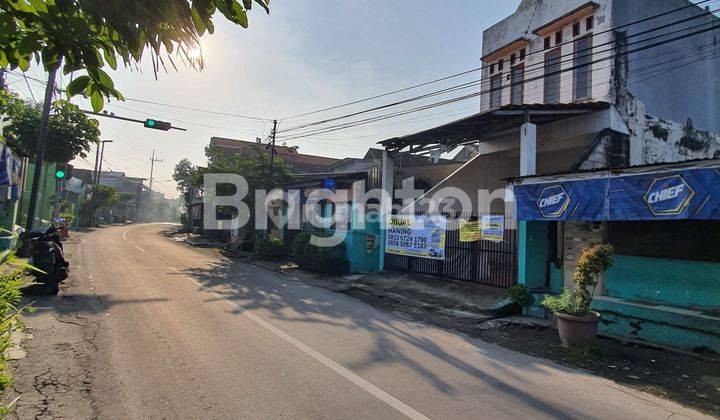 Rumah Di Karah Bibis Di Nol Jalan Raya Yang Strategis Dan Padat Penduduk Dan Depan Sekolah Dekat Dengan Unesa Ketintang. Royal Plaza , Pintu Tol Gunung Sari 1