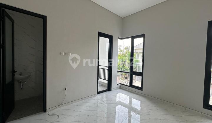 Dijual Rumah Minimalis 2 Lantai. Lokasi Jalan Utama Kutisari Surabaya SHM 2