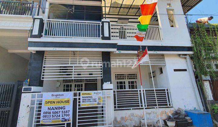 tampak depan rumah  2lantai di sedati permai