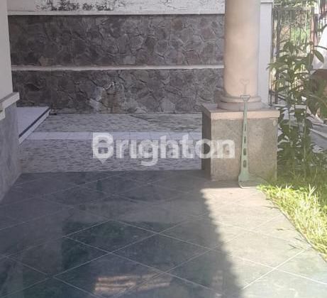 Rumah di tengah kota Sidoarjo. Lokasi strategis