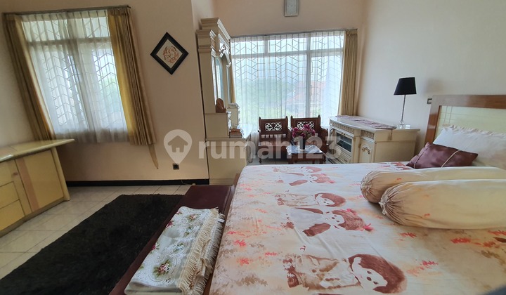 RUMAH 2 LANTAI MEWAH   POJOK ( HOOK) DI KARAH INDAH 2