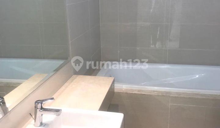 Dijual Town House Puri Mansion Tower 3 | Luas 149 M2 | 4 + 1 Kt, 3 + 1 Km | SHM | Semi Furnish | Hadap Timur | Basement Garasi | Harga 3,350 M Nepis