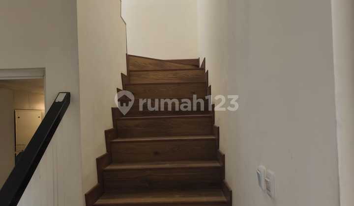 For Sale Greenlakecity West Coast House, Size 8X18, 3+1 Bedrooms, 3+1 Bathrooms, Price 3.5 Billion. 2