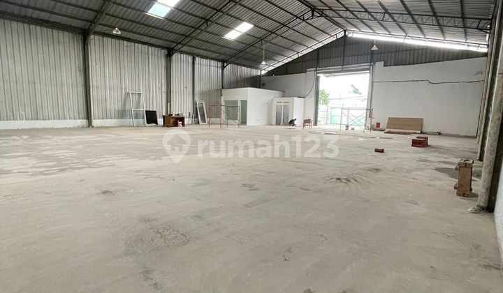 Disewakan Gudang Cipondoh | Luas 800m2 | Ada 2 Office & Ada Mess Karyawan | 4 KM | Listrik 5500 W | Masuk Cont 40 ft | Gudang Baru Renov | Harga 400 jt /thn