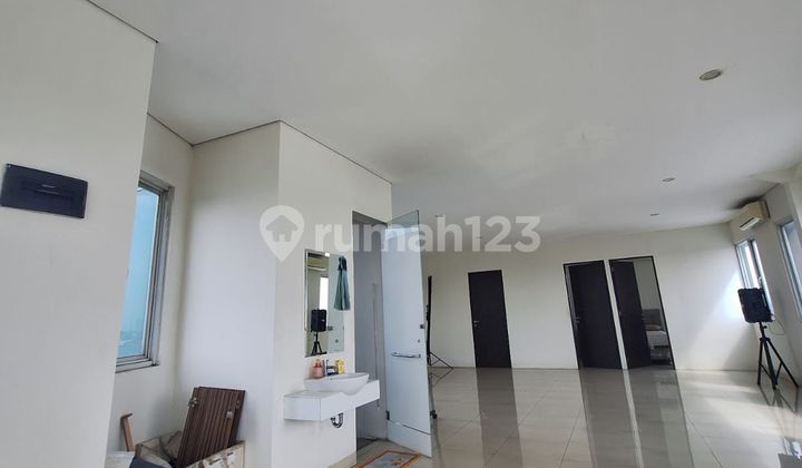 For Sale Office Building & Warehouse Workshop, Cipondoh Tangerang | Area 1,724 m2 | Freehold Certificate | Includes 2 Guest Rooms, 4 Employee Dormitories, Each Floor Has a Bathroom | 5.5 Floors | Price 27.5