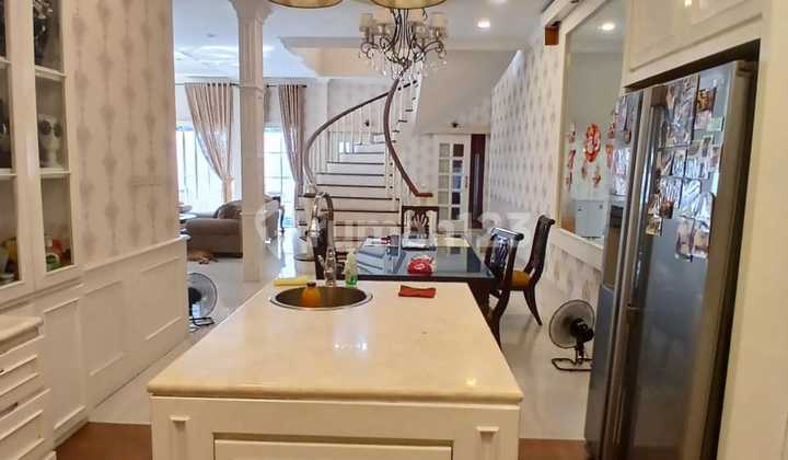 Dijual Rumah Grisenda di Pik | Uk. 19X16. 7+1 Kt, 7+1 Km, 3,5 Lantai, Ada Kolam Renang, Posisi Hook. Harga 11,9 M