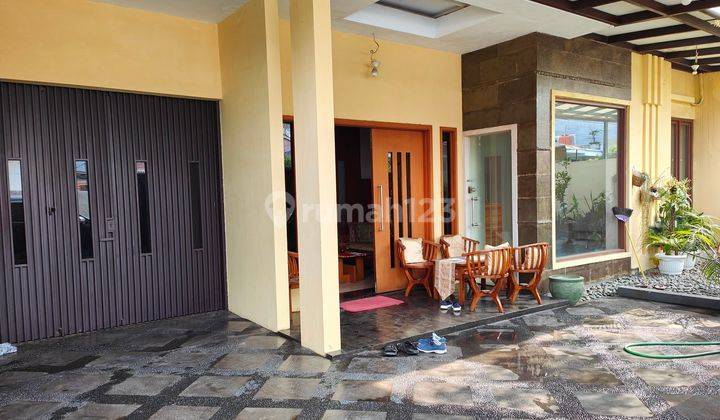 Rumah 3 Lantai Semi Furnished Daerah Garuda Siap Huni SHM 1