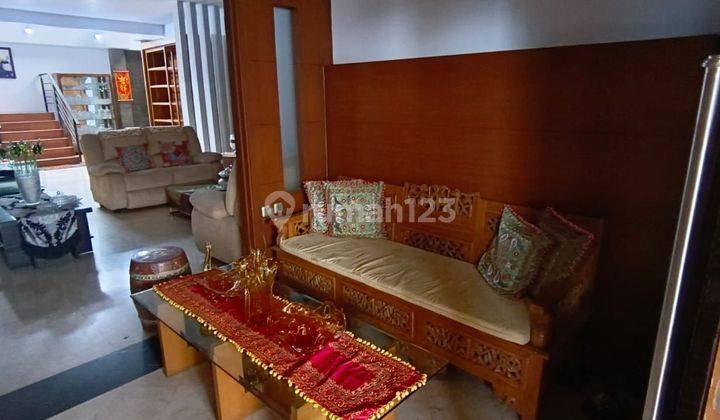 Rumah 3 Lantai Semi Furnished Daerah Garuda Siap Huni SHM 2