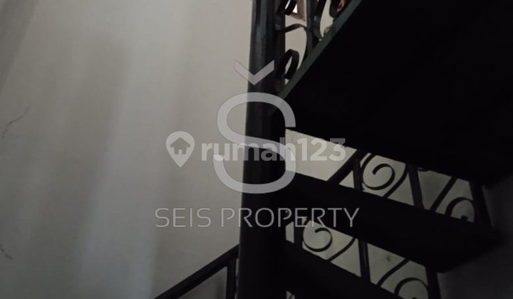 HOUSE FOR SALE, READY TO OCCUPY, ON SRIMAHI STREET, BANDUNG CITY 2