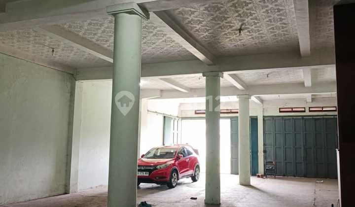 Large Area House on Soekarno Hatta Main Road 2