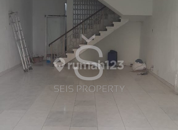 Disewakan Ruko 3 Lantai di Singgasana Kota Bandung