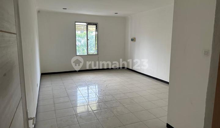 Ready-to-Use Shop House in Strategic Karapitan Location Ready-to-Use Shop House in Strategic Karapitan Location