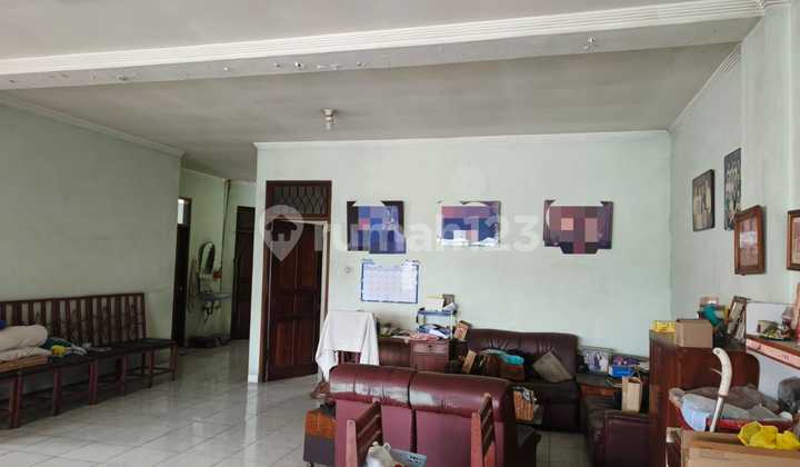 Rumah Luasan Besar di Mainroad Soekarno Hatta