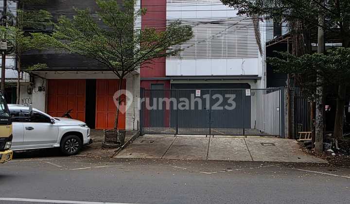 Ruko 3 Lantai Lokasi Strategis Siap Huni di Bandung