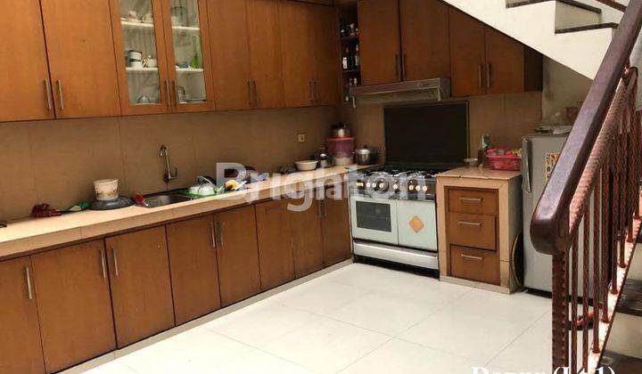 DI JUAL 2 RUMAH DALAM 1 LOKASI BESERTA 12 KAMAR KOST DI TAMAN MINI JAKARTA TIMUR 2