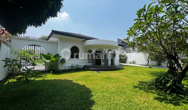 Rumah Mewah Kemang Dalam Taman Luas Dengan Kolam Renang 2