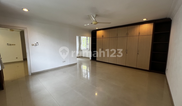 Rumah Mewah Kemang Ampera Dengan Kolam Renang Dan Taman 2