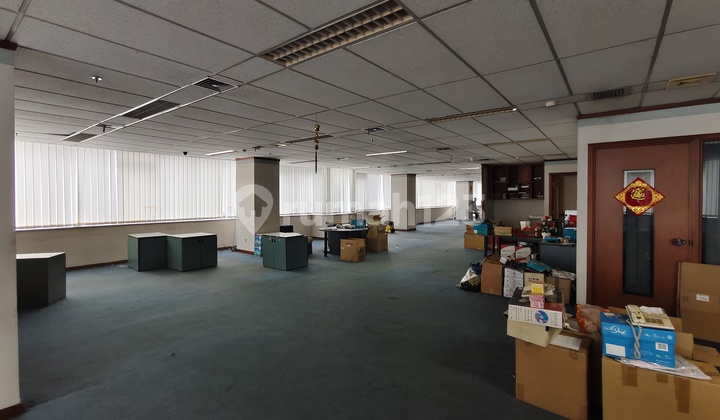 Rent an office space of 270 meters near the busway and mall in Sunter, North Jakarta. Rent an office space of 270 meters near the busway and mall in Sunter, North Jakarta.