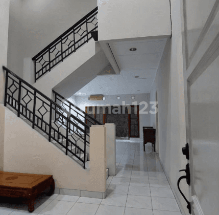 Dijual Rumah Bagus Taman Surya SHM 2 Lantai Jakarta Barat 1