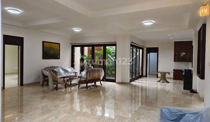 Disewa Rumah Cantik Senayan 900 Meter Kolam Renang Full Furnished 1