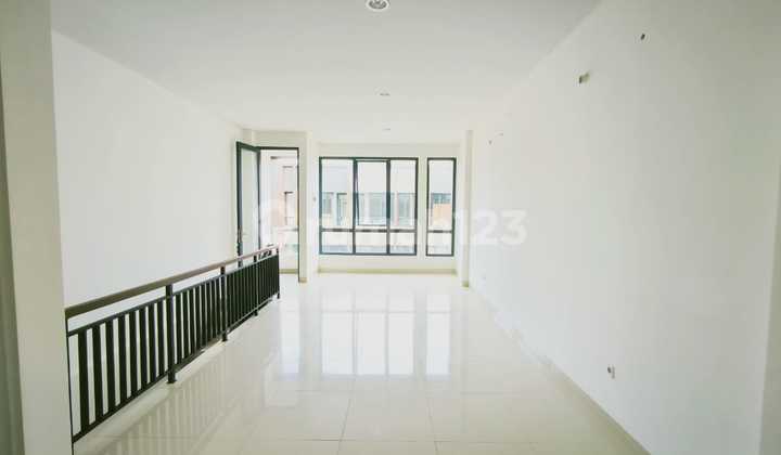 Commercial Shop House for Rent in BSD City FREE IPL 120 Meters 3 Floors South Tangerang 2