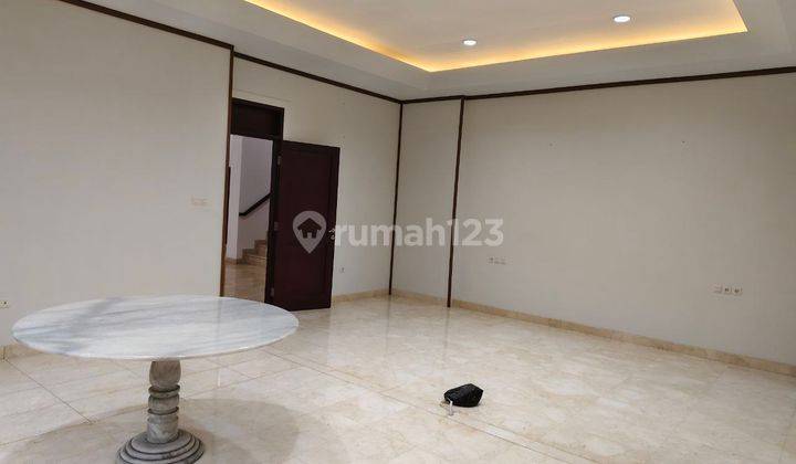 Disewa Rumah Cantik Senayan 900 Meter Kolam Renang Full Furnished 2