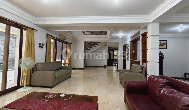 Selling House in Senayan, Land Area 538 Square Meters, SHM, South Jakarta 2