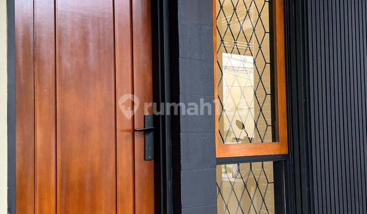 Rumah Bagus 3 Lantai Semi Furnished di Cluster Riung Bandung 10 Menit ke Gt Gede Bage 2