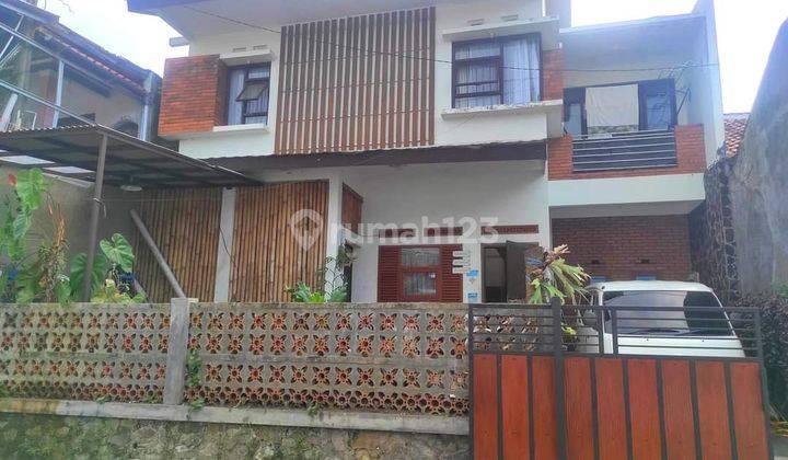 Rumah 2 Lantai SHM Semi Furnished Hadap Timur di Jalan Mekarwangi Sariwangi 1