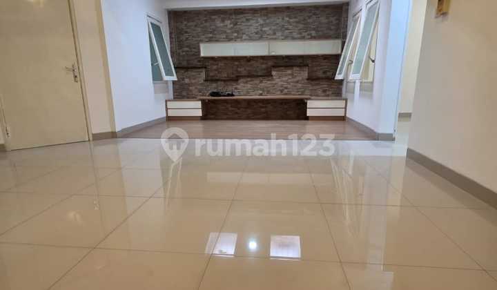 Rumah Singgasana Pradana Bandung 1 Lantai Hadap Timur Dekat Tol Moch. Toha 2