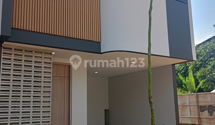 Rumah Modern Di Selatan Jakarta Dekat Pintu Toll Limo 