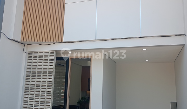 Rumah Modern Di Selatan Jakarta Dekat Pintu Toll Limo 