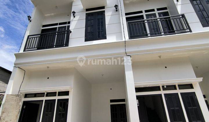 Rumah Mewah Murah Dekat Perkantoran Di Condet Jakarta Timur Semi Furnished Baru SHM - Sertifikat Hak Milik di Condet 2