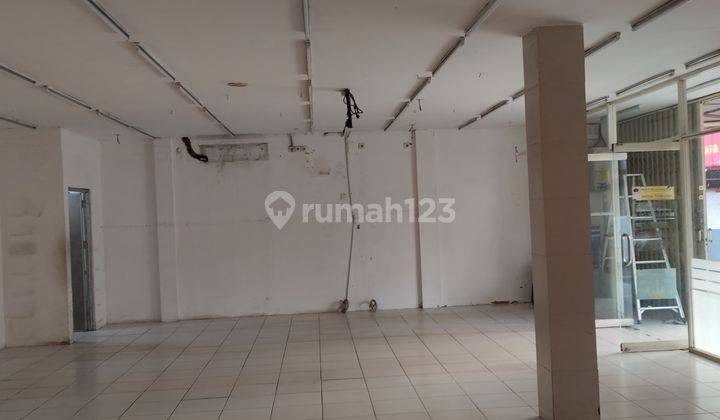 Ruang Usaha Ex Indomaret Lokasi Ramai di Jl.Raya Mekarsari 2