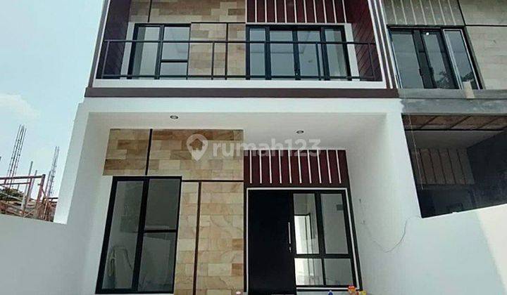 Rumah 2 lantai di jakarta timur DP 0% akses strategis bonus canopy  1