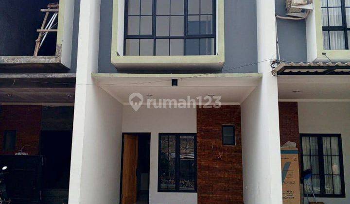 Rumah 2 Lantai Selangkah Ke Stasiun Depok 1