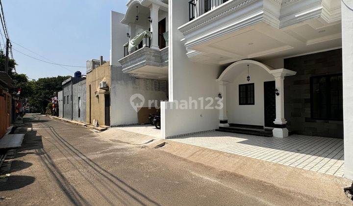 Rumah Mewah 2 Lantai Turun Harga Lokasi Strategis  2