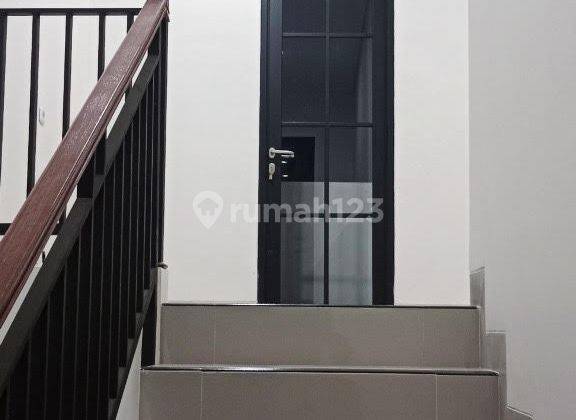 Rumah Design Eropa Dekat Pintu Tol Desari di Rangkapan Jaya, Pancoran Mas, Depok 2