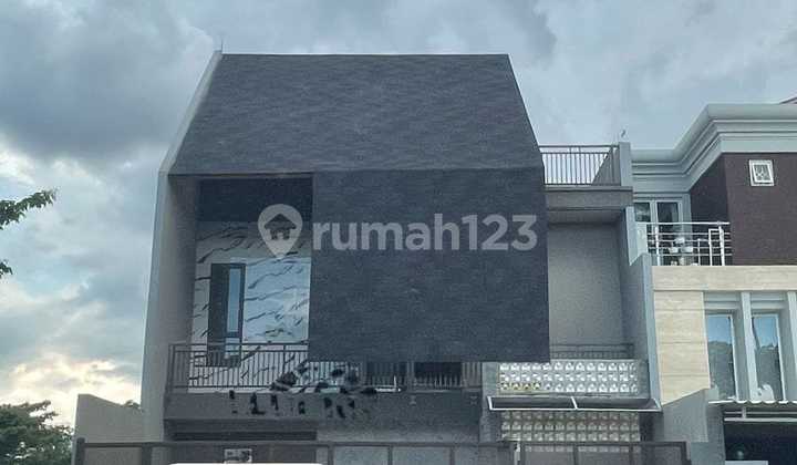 Rumah Modern Minimalis Pakuwon City San Antonio Ada Kolam Renang Kamar 5+1